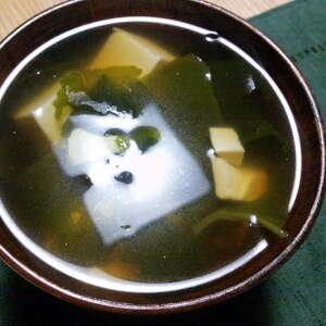 豆腐とわかめのお吸い物